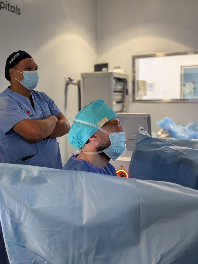 Doctor Teyrouz realizando un HoLEP